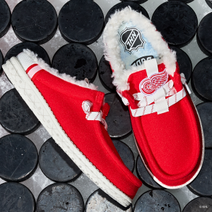 nhl® detroit red wings® wally slip varsity red/white